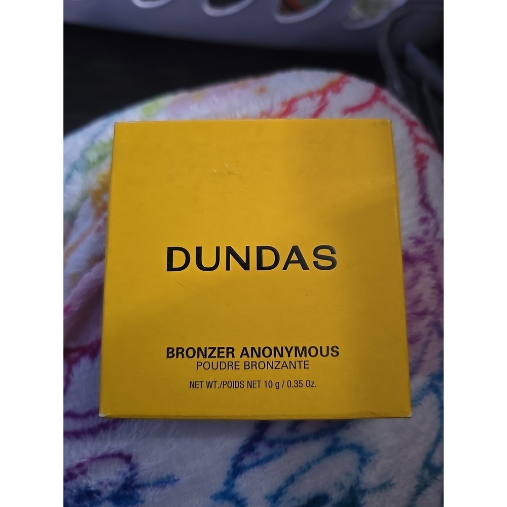 Dundas‎ Bronzer AnonymousPowder for Face &Body Contour and Bronzing Matte Step 1